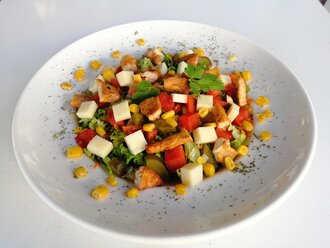 Tavuklu Diyet Salata görseli