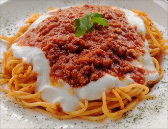 Yoğurtlu Bolognese görseli
