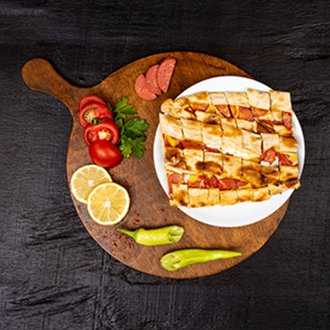 Sucuklu Kaşarlı Yumurtalı Pide görseli