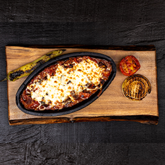 Kiremitte Kaşarlı Et görseli