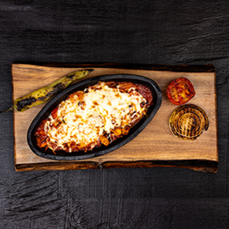 Kiremitte Kaşarlı Tavuk görseli