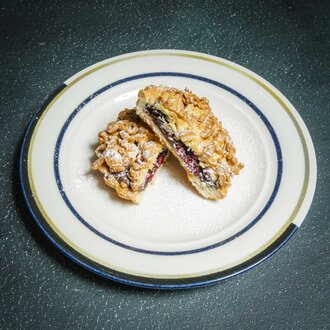 Glutensiz Vişneli Çikolatalı Tart görseli