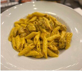 Köri Soslu Makarna görseli