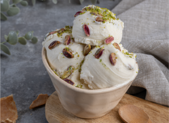 Beyaz Çikolatalı Antep Fıstıklı Dondurma görseli