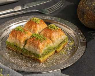 Antep Fıstıklı Sadeyağlı Baklava görseli