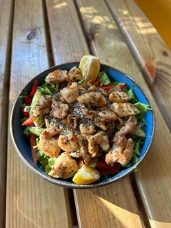 Yoğurtlu Tavuklu Salata görseli