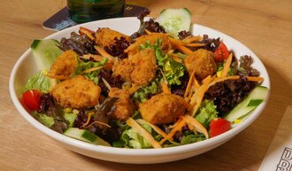 Çıtır Tavuklu Salata görseli