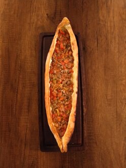 Kuşbaşılı Kaşarlı Pide görseli