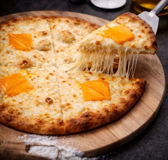 Dört Peynirli Pizza görseli