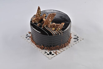 Fıstık Drajeli Pasta (4 - 6 Kişilik) görseli