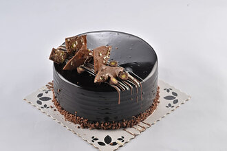 Fıstık Drajeli Pasta (6 - 8 Kişilik) görseli