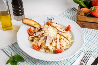 Tavuklu Sezar Salatası görseli