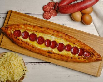 Sucuklu Kaşarlı Pide görseli