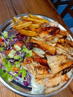 Pilav Üstü Tavuk Döner görseli