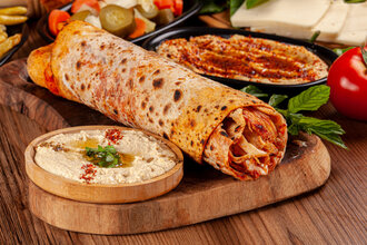 Humuslu Tavuk Döner Dürüm görseli