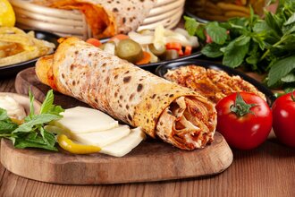 Antakya Usulü Kaşarlı Tavuk Döner Dürüm görseli