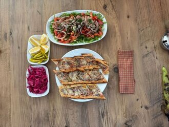 Kuşbaşılı Kaşarlı Pide görseli