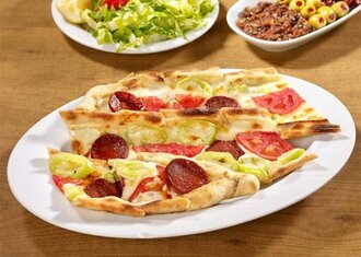 Sucuklu Kaşarlı Pide görseli