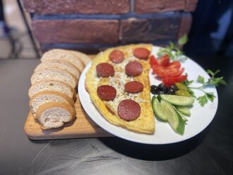 Sucuklu Kaşarlı Omlet görseli