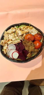 Barbekü Soslu Tavuklu Salata görseli