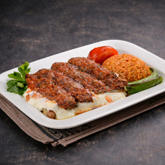 Yoğurtlu Adana Kebap görseli