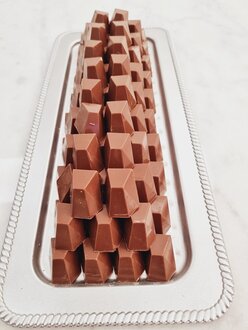 Sütlü Fındık Dolgulu Çikolata (100 Gr.) görseli