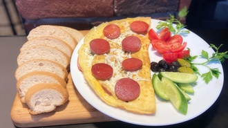 Sucuklu Kaşarlı Omlet Tabağı Menü görseli