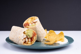 Cheesy Chicken Burrito & Kutu İçecek Menü görseli