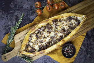 Kaşarlı Et Döner Pide görseli