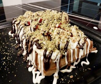 Beyaz & Sütlü Çikolatalı Muzlu Waffle görseli