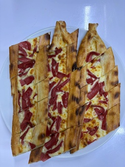 Sosisli Kaşarlı Pide görseli