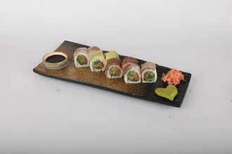 Salmon Rainbow Roll (8 Pcs.) görseli
