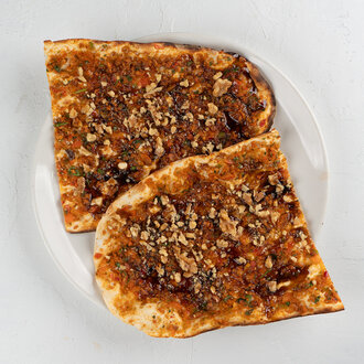 Nar Ekşili Cevizli Lahmacun görseli