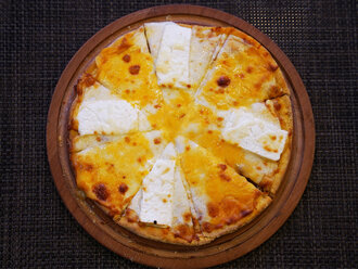 4 Peynirli Pizza (Orta) görseli