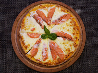 Somon Fümeli Pizza (Orta Boy) görseli