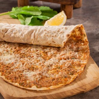 Kaşarlı Lahmacun görseli