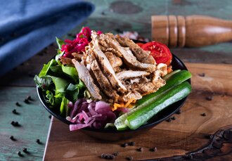 Izgara Tavuk Salata görseli