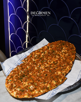 Sarımsaklı Antep Lahmacun görseli