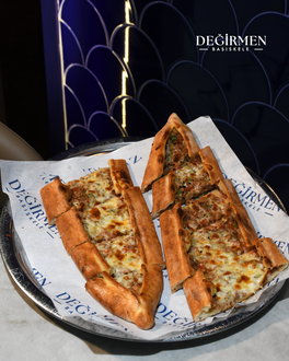 Kıymalı Kaşarlı Pide görseli