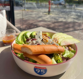 Gorgonzola Peynirli Salata görseli