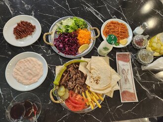 Odun Ateşinde Servis Et Döner görseli