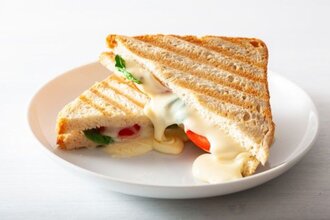 Beyaz Peynirli Domatesli Tost görseli