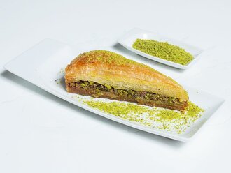 Double Fıstıklı Havuç Dilim Baklava (1 Dilim) görseli