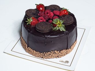 Oreolu & Kırmızı Meyveli & Çikolatalı Pasta (No.0) (4-6 Kişilik) görseli