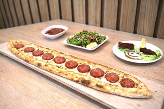 Sucuklu Kaşarlı Pide görseli