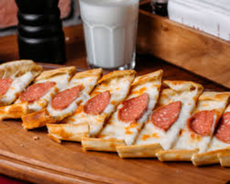 Sucuklu Kaşarlı Pide görseli