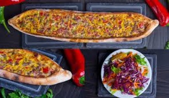 Kuşbaşılı Kaşarlı Yumurtalı Pide görseli