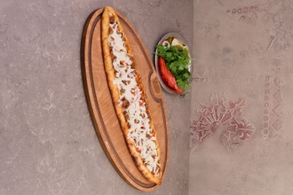 Kuşbaşılı Kaşarlı Pide görseli