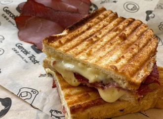 Kuru Et Kaşarlı Tost görseli