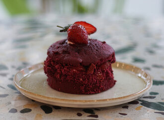 Red Velvet Çilekli görseli